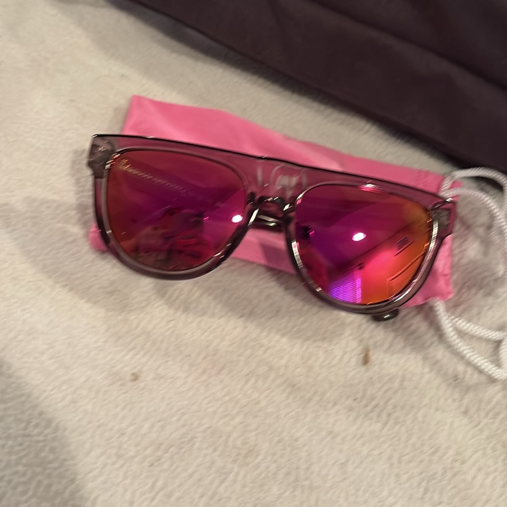 Blenders sunglasses- Clover style 
Spring heat - Picture 4 of 5